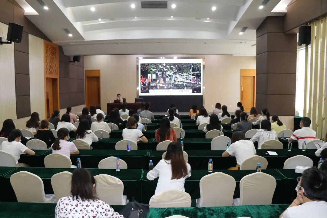 拍好圖片、講好故事、樹好形象——集團(tuán)公司工會開展“職工素質(zhì)提升課堂”之《攝影入門及提高》培訓(xùn)